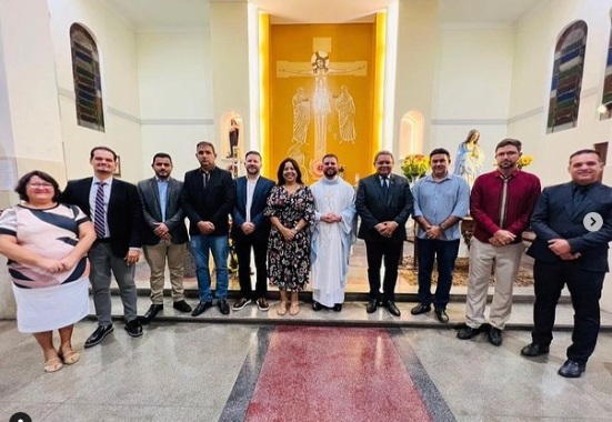 Você está visualizando atualmente Celebração da Missa do Mês Mariano na Paróquia de Santa Terezinha.