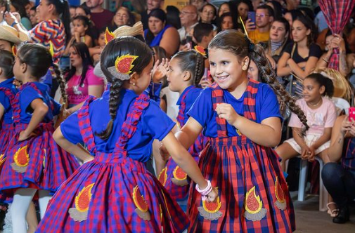 Você está visualizando atualmente São João da Escola Municipal Gilda Bertino em Cumaru.