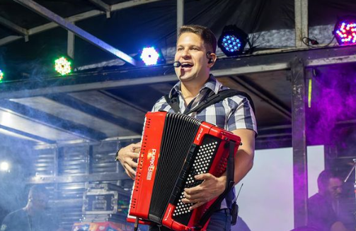 Você está visualizando atualmente Registros de um domingo de forró no Polo do Cristo Redentor em Cumaru.
